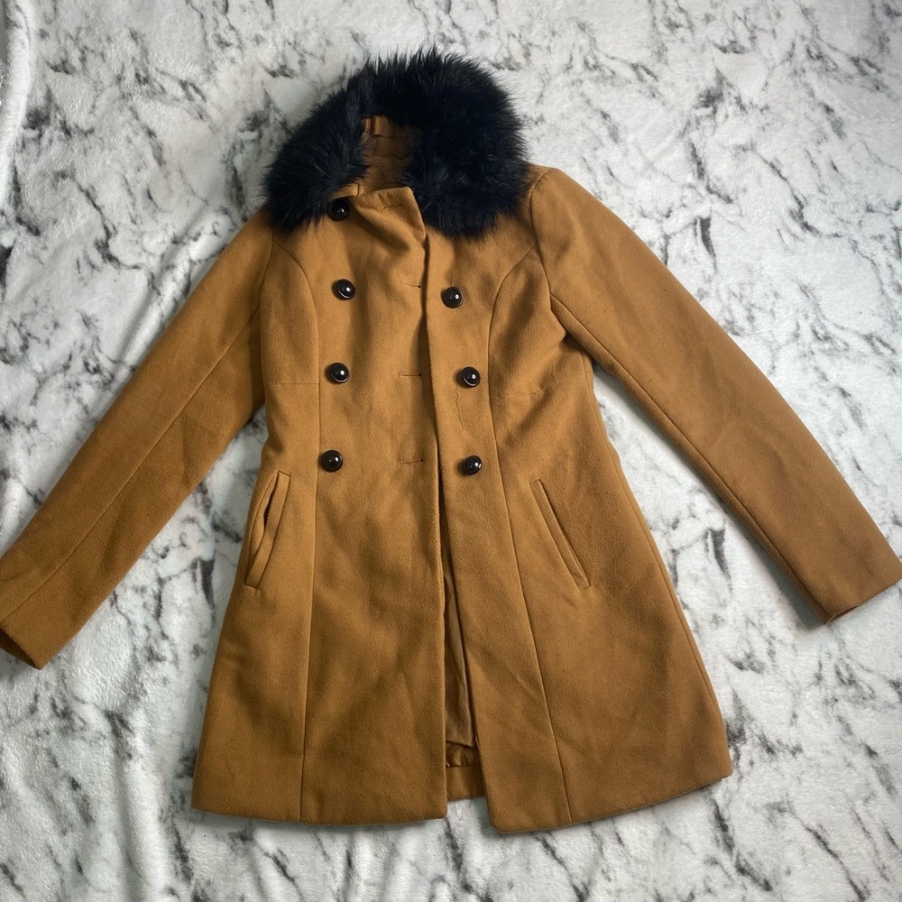 Tan Peacoat w/ Detachable Fur collar w/ 2 pockets
